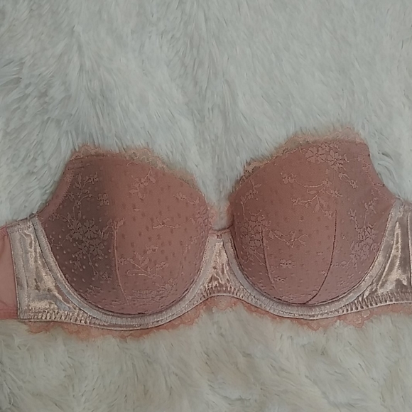 Victoria's Secret Dream Angels Bra with Fuzzy Straps - Picture 2 of 16